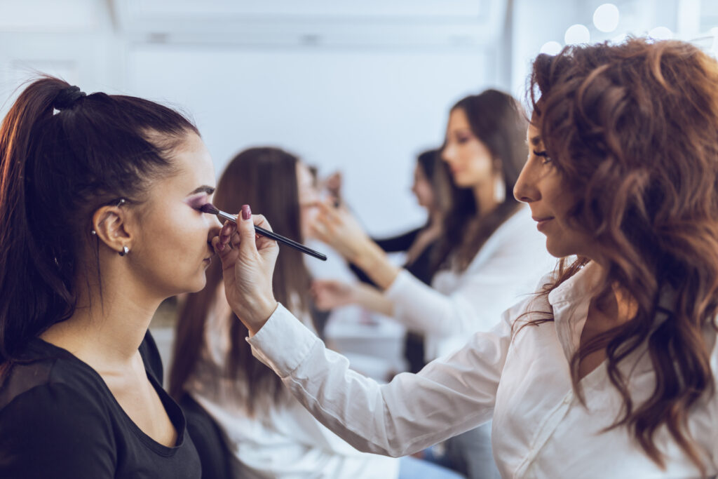 Clase práctica de maquillaje